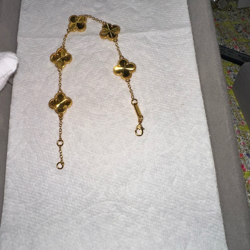 Gold Clover Link Bracelet